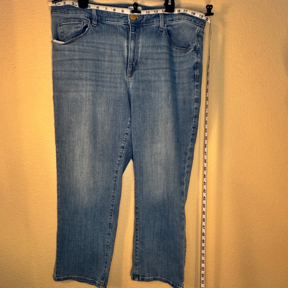 Universal Thread Womens High Rise Slim Straight Jeans Blue Medium Wash 17S